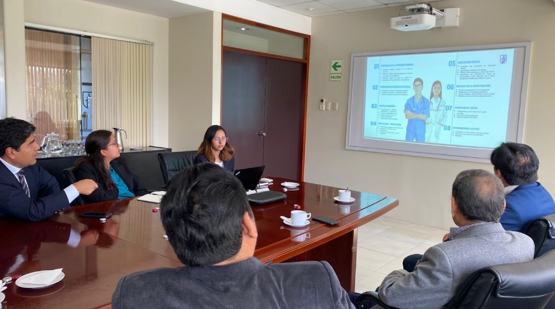 Autoridades de Salud destacan malla curricular de la carrera de Medicina Humana de la San Pablo